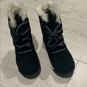 Sorel Fur Lines Boots New Without Box